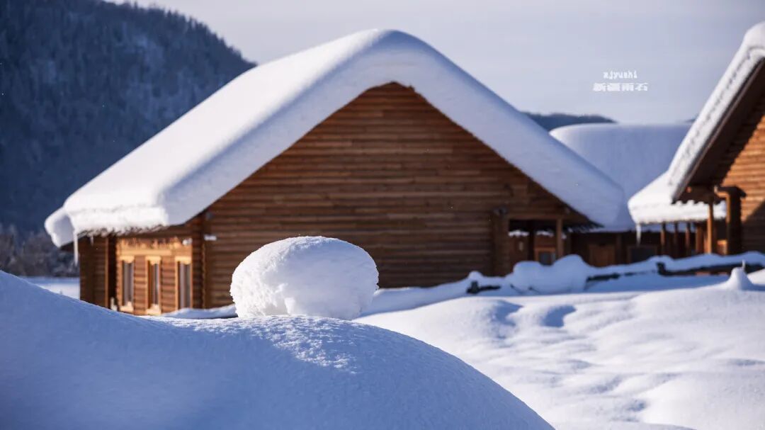 探秘喀纳斯冬旅:蓝冰雾凇与雪原火锅