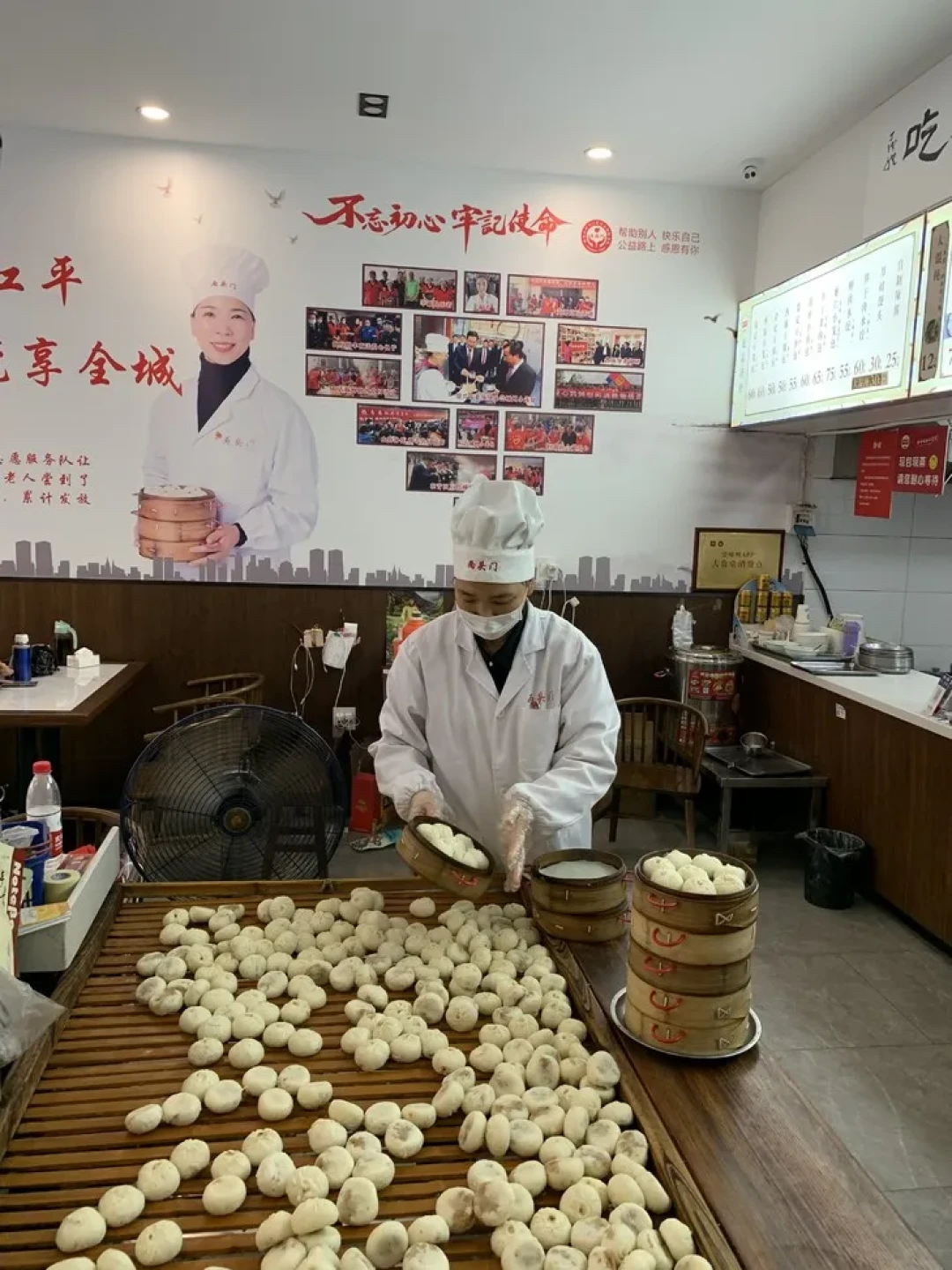 嵊州冠军小笼包：皮韧馅鲜的传统美味