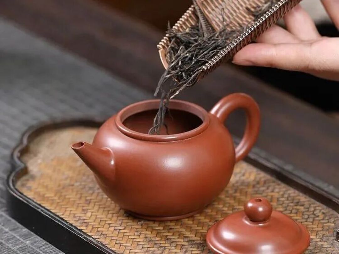 功夫茶水平壶：百年茶器的智慧与冲泡之道