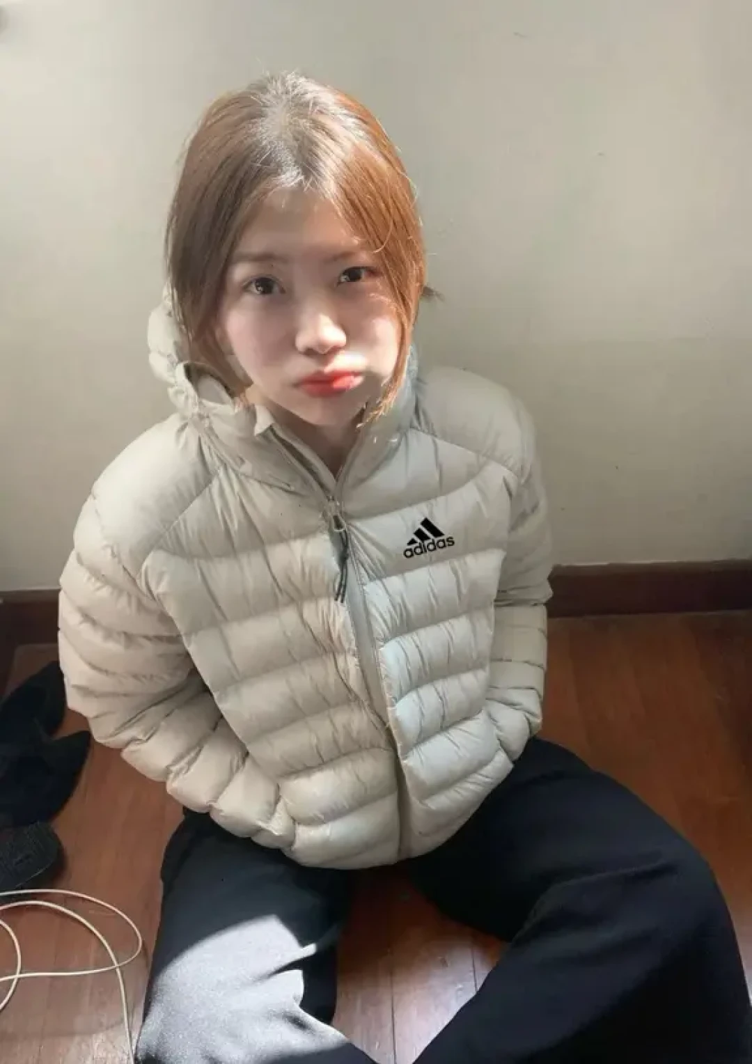 阿迪达斯排骨羽绒服:低调实力派冬季外套