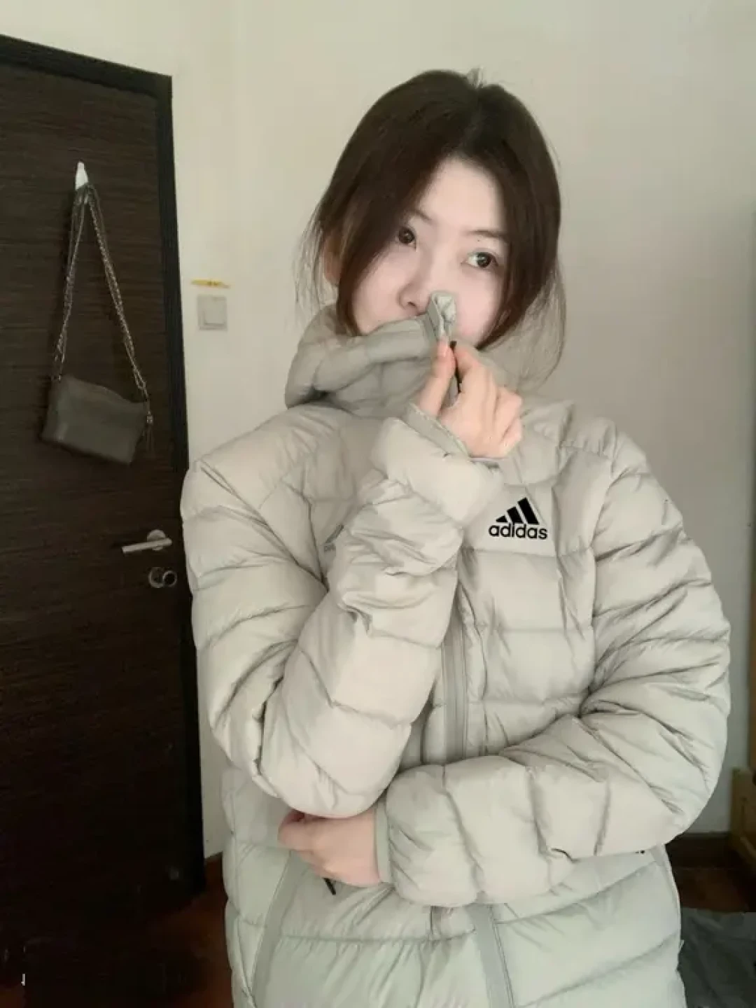 阿迪达斯排骨羽绒服:低调实力派冬季外套