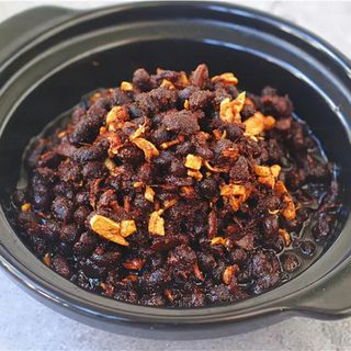 老干妈经典豆豉 vs 新品红油腐乳，谁才是真正的下饭王者？890+用户观点大PK