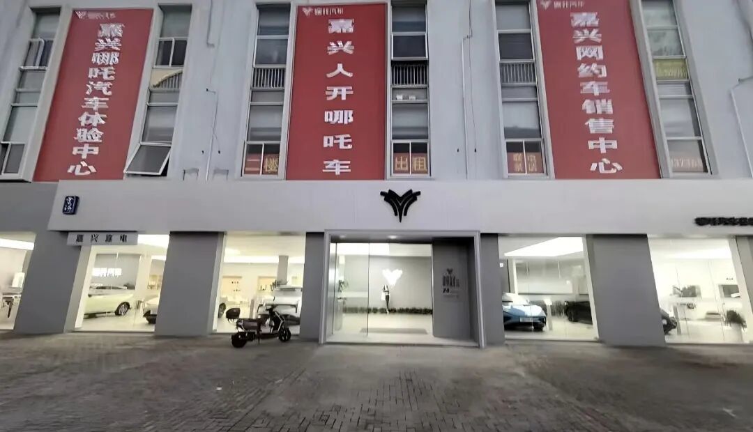爆雷车‘捡漏’:年轻人的精明账