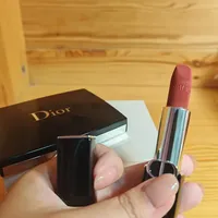 迪奥Dior772口红评测：蜜桃豆沙与木质玫瑰的双重魅力