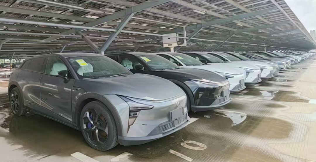 爆雷车‘捡漏’:年轻人的精明账