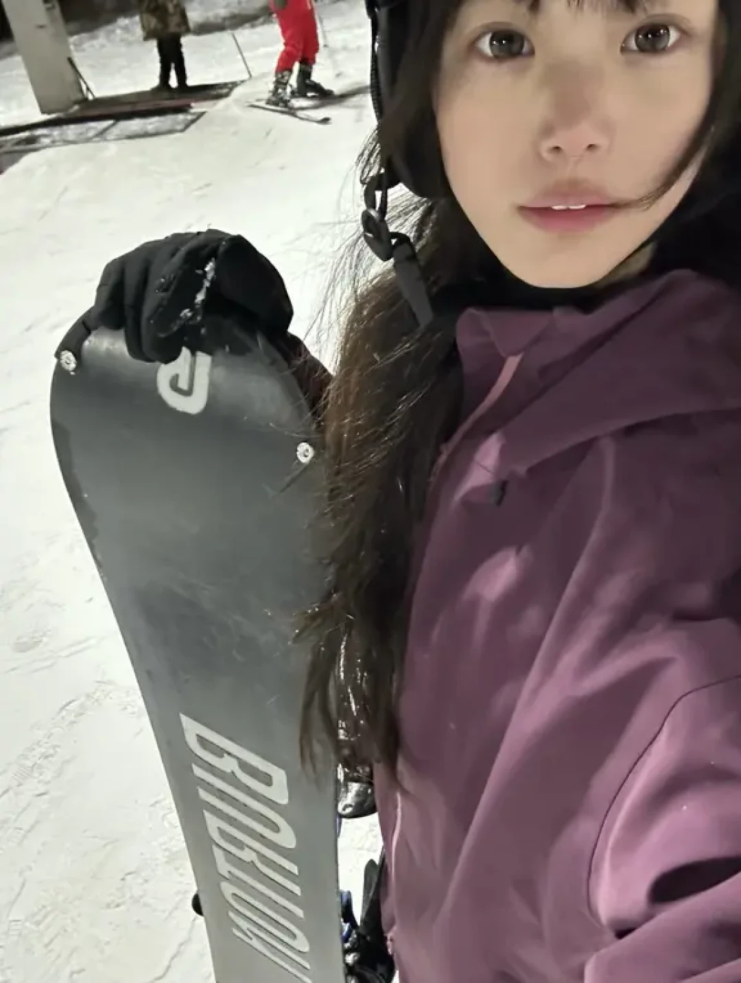 新手滑雪入门:五件必备安全装备清单
