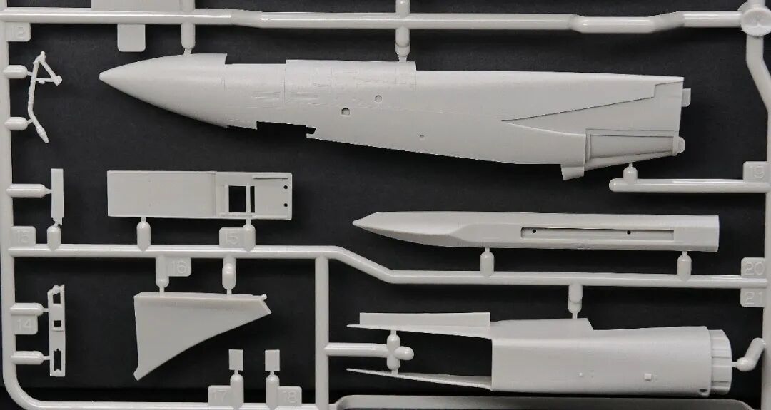 田宫1/72 F-14D开盒：小比例模型的逆袭