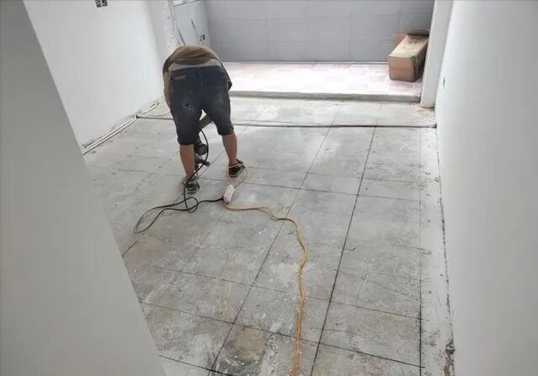 木地板与瓷砖之争，一年半入住后的答案
