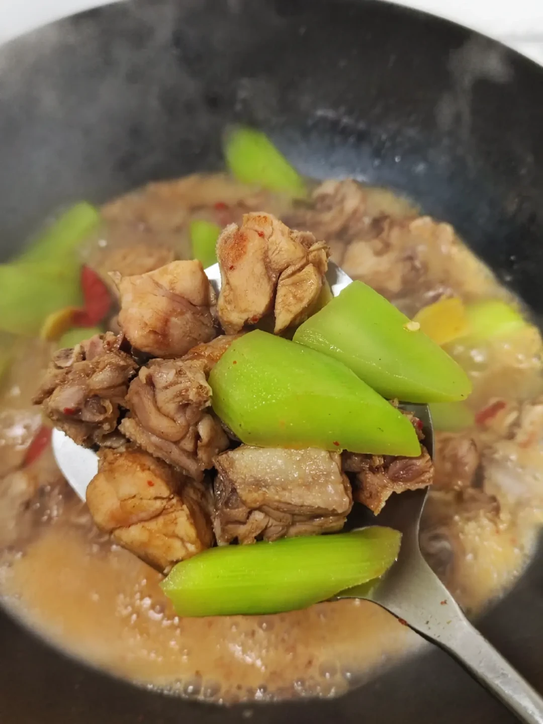 湖北风干鸡炖莴笋,冬日暖胃菜谱