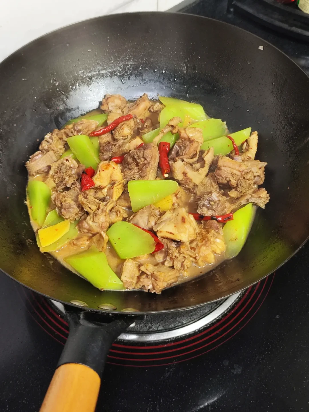 湖北风干鸡炖莴笋,冬日暖胃菜谱