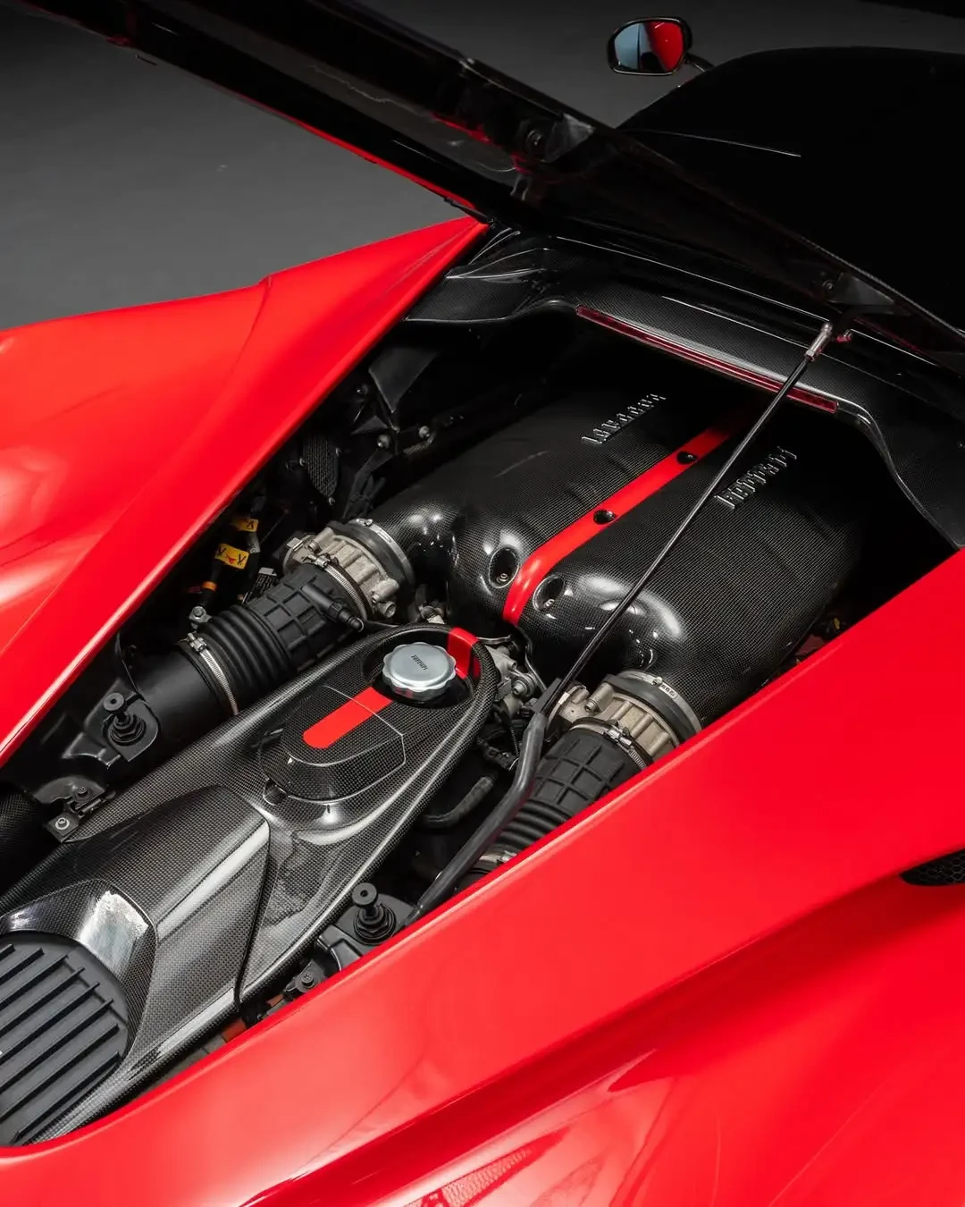 法拉利LaFerrari:一台V12混动性能图腾