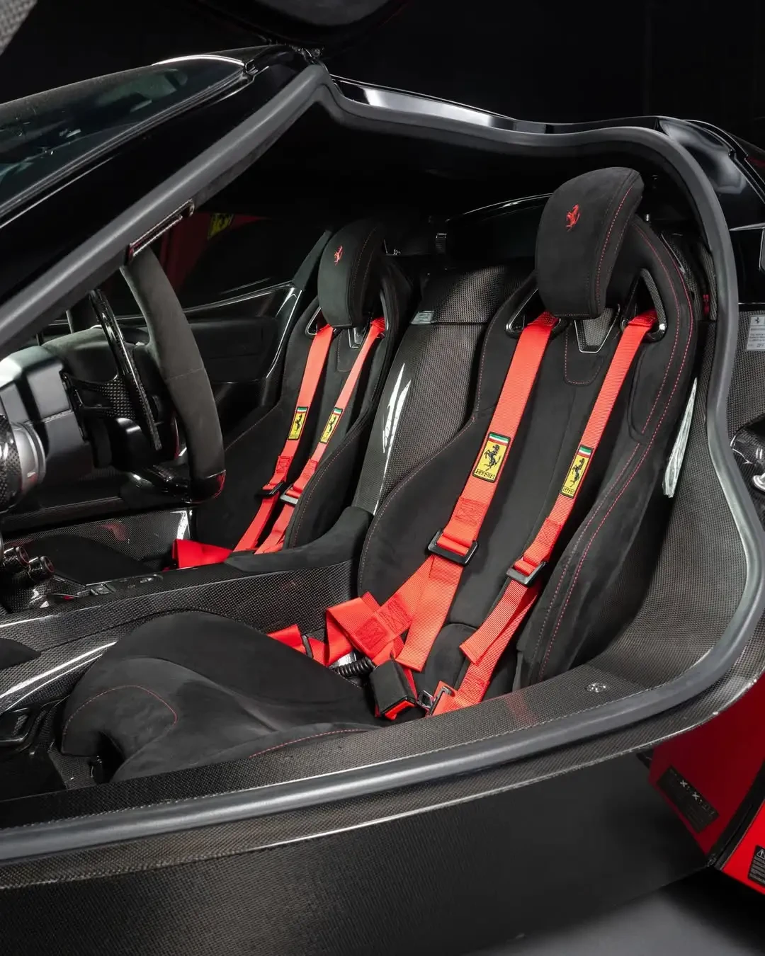法拉利LaFerrari:一台V12混动性能图腾
