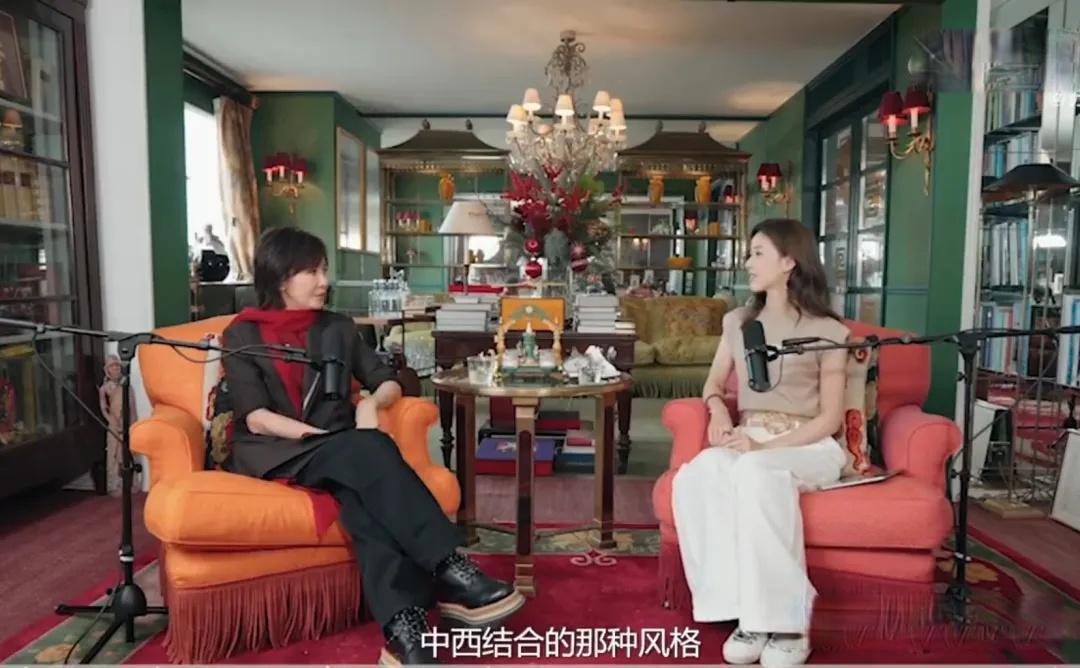 章泽天播客首秀:从奶茶妹妹到文化主理人