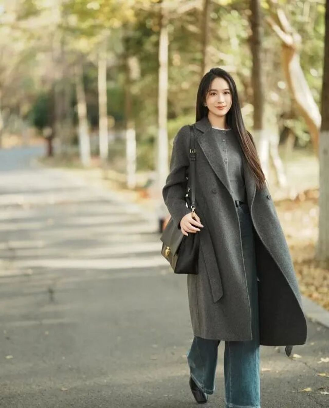 长款大衣:成熟女性的冬日优雅方案