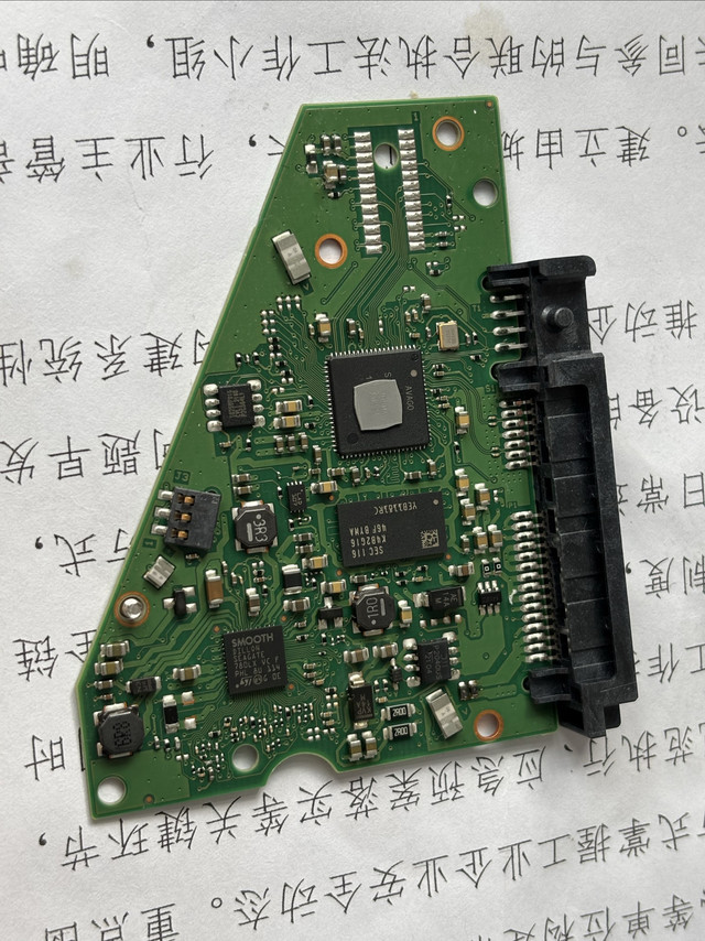 现在的硬盘价格高的离谱，没想到结构是这样的。修修再用三年吧。