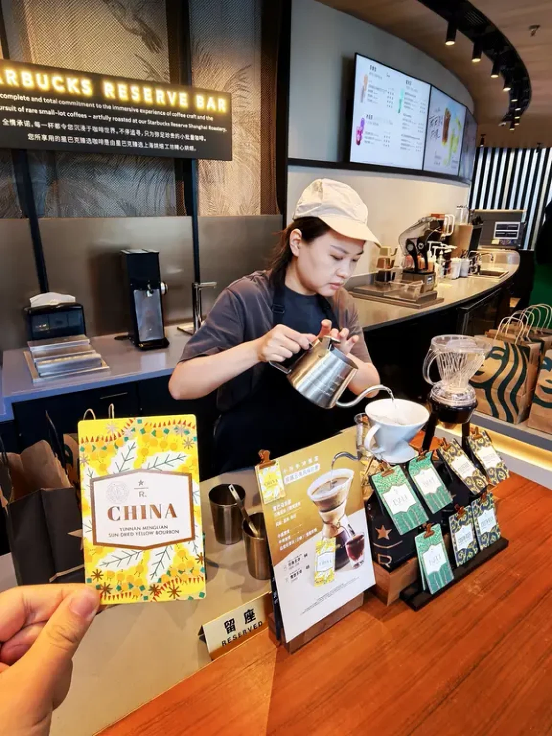 探访星巴克K11臻选店,品味云南咖啡风味