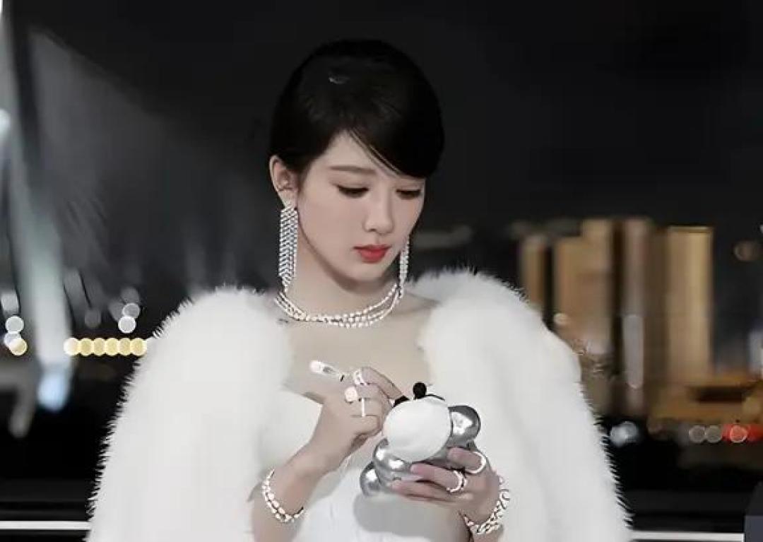 杨紫一件“假貂”,为何比真货更高级?