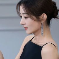 赵丽颖黑短发带火纪梵希香氛，明星“剧抛造型”真能带货？