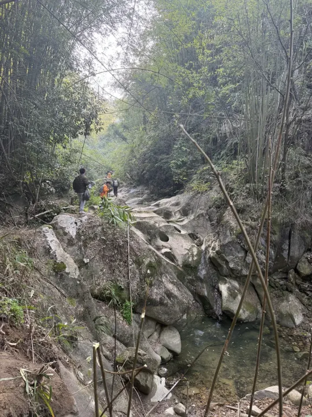 玉峰山神龙谷:一条8公里硬核徒步线