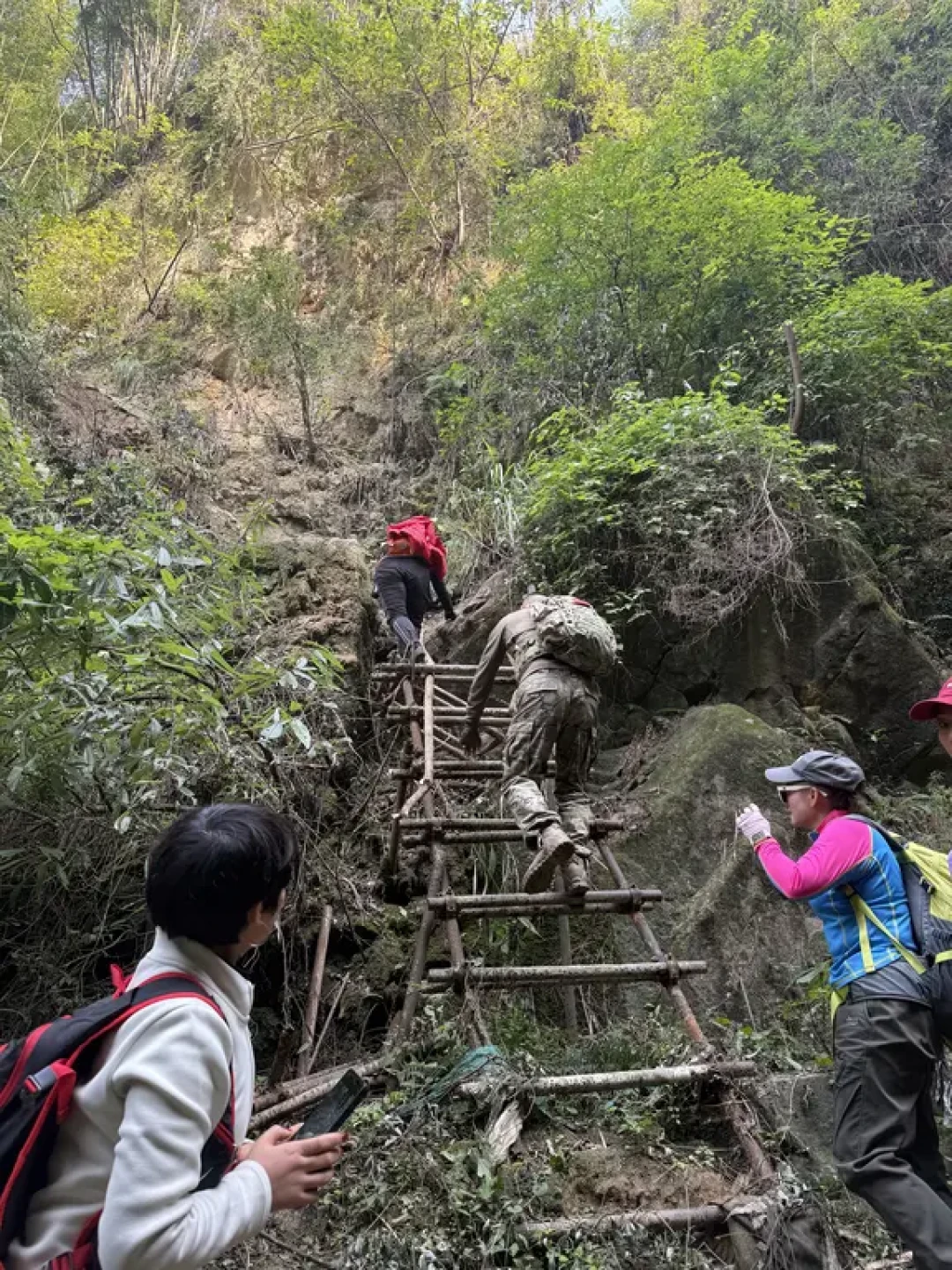 玉峰山神龙谷:一条8公里硬核徒步线