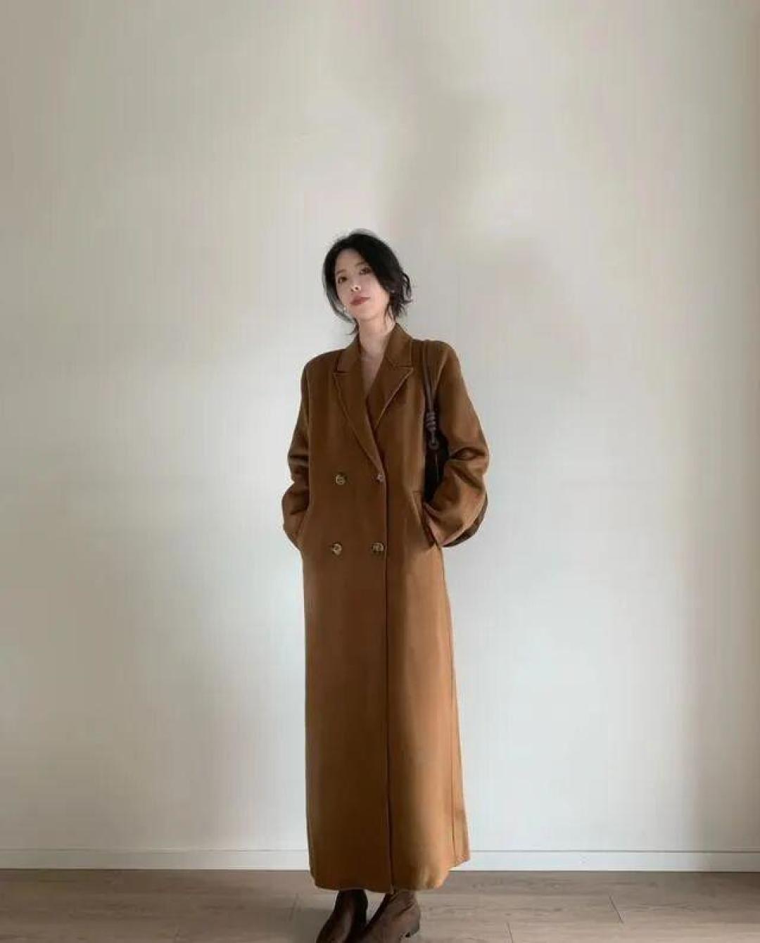 长款大衣:成熟女性的冬日优雅方案