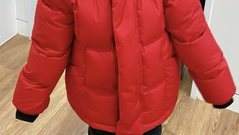 中国红羽绒服温暖宝贝新年
