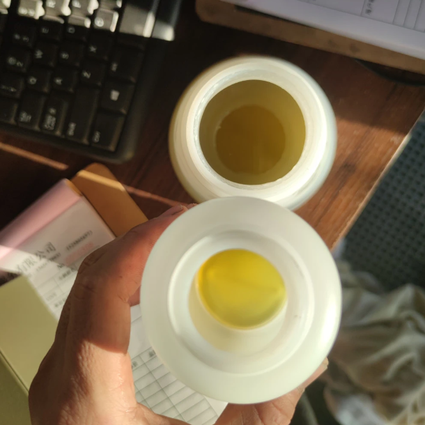 自己换刹车油有多简单？三十块钱抽油壶挑战不用举升机换刹车油！