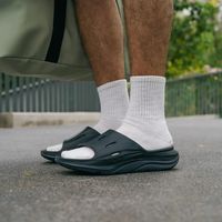 运动后换不换拖鞋，暴露了你对身体恢复的理解 丨《每周冷门球鞋大赏》