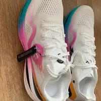 穿必迈惊碳fly完赛海口马拉松！