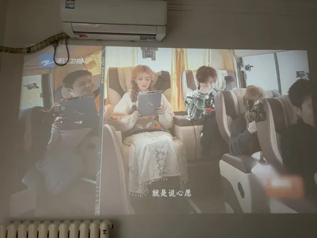 对比了200-600价位的十几款投影仪