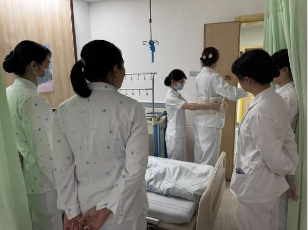 中药热奄包 “量身打造”，中药沐足“加buff”！中医内科服务换新升级｜暖心服务「金点子」⑰