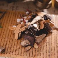 脾胃不好别乱吃药！4种经典中成药对症调理，胃痛反酸便秘全搞定