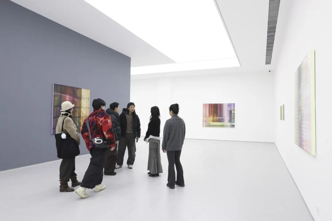 捕捉光之秩序|刘璐首次蜂巢个展“幻电”开幕回顾