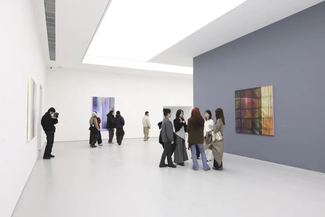 捕捉光之秩序|刘璐首次蜂巢个展“幻电”开幕回顾