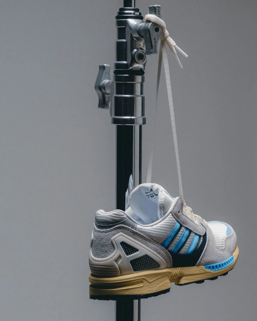 Adidas ZX8000 德产限定跑鞋回归，首发配色在欧洲引关注！