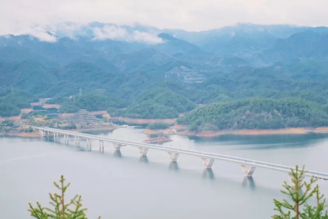 【周末不加价】¥699起/2晚--万豪旗下千岛湖度假天花板!住高级房品初秋赏景新玩法!更有人均¥100+住4居别墅品美食/泡温泉