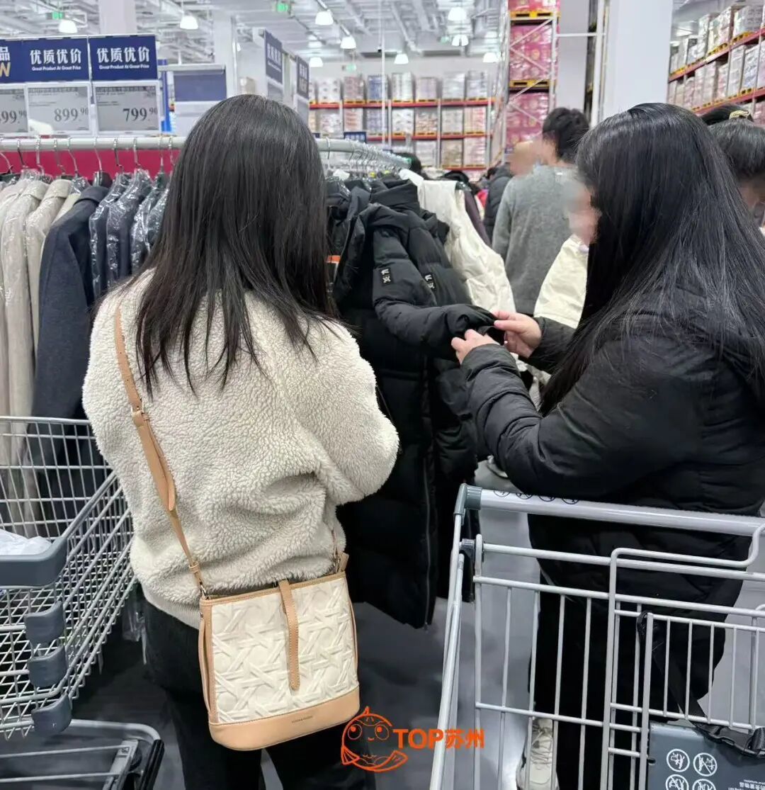 差价超3倍,超市羽绒服走红→