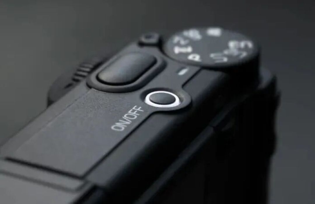 RICOH GR IV Monochrome 正式发布:一台只为黑白而生的街拍利器