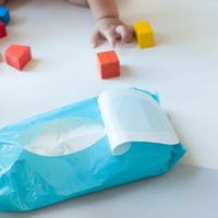 一擦就能灭病毒，婴幼儿、孕妇友好？起底“防甲流”湿巾