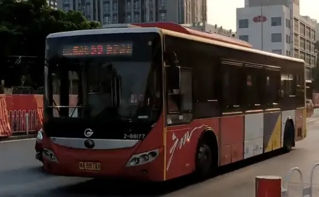 广州巴士集团纯电动公交车新旧大比拼