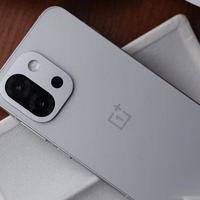 打破小屏减配魔咒 一加15T爆料：旗舰配置与便携手感兼得