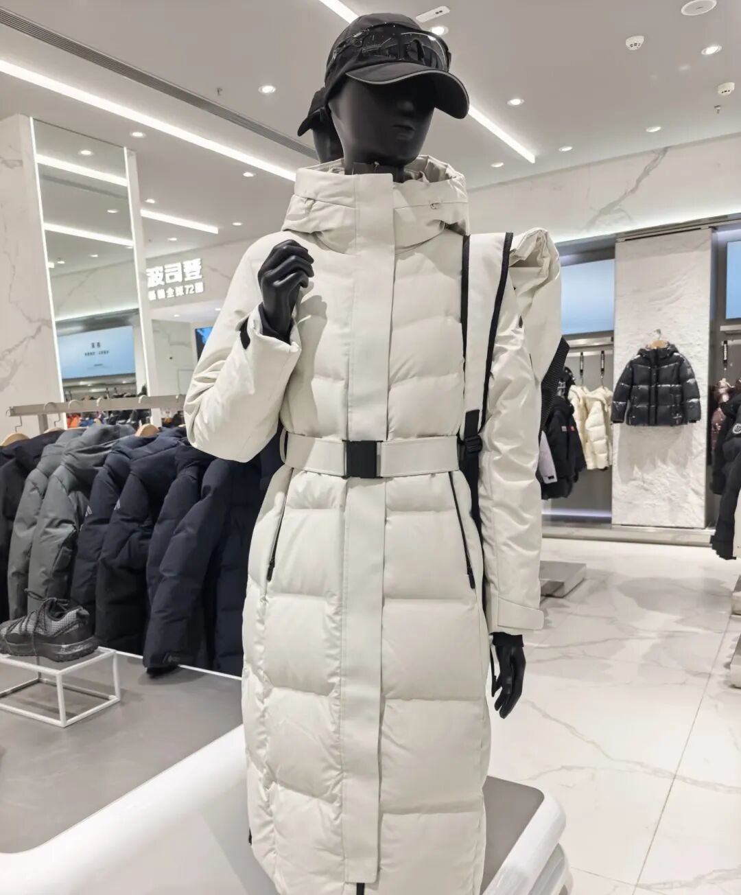 羽绒服价差之谜:充绒量≠保暖力!
