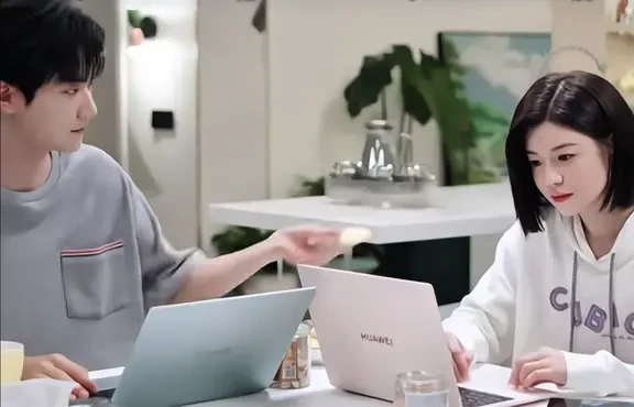 李雾和姐姐的同款电脑原来是它