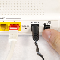 新路由器如何连接上光猫网络？