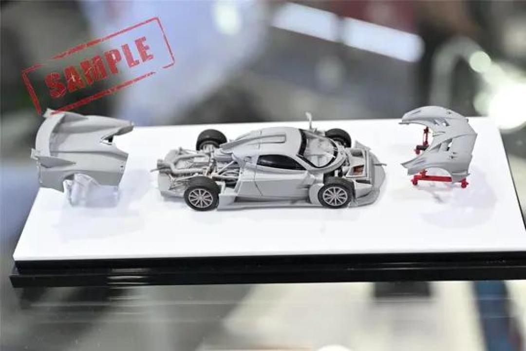 一些 LCD 1:64 开前后盖 Huayra R 灰模详拍