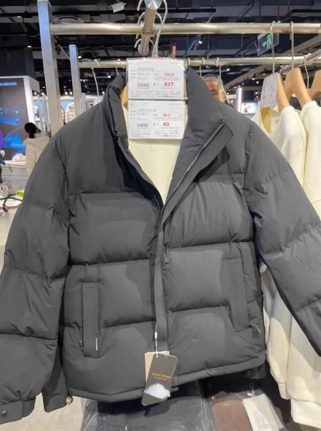 胖东来羽绒服爆火，599元羽绒服充绒量213克