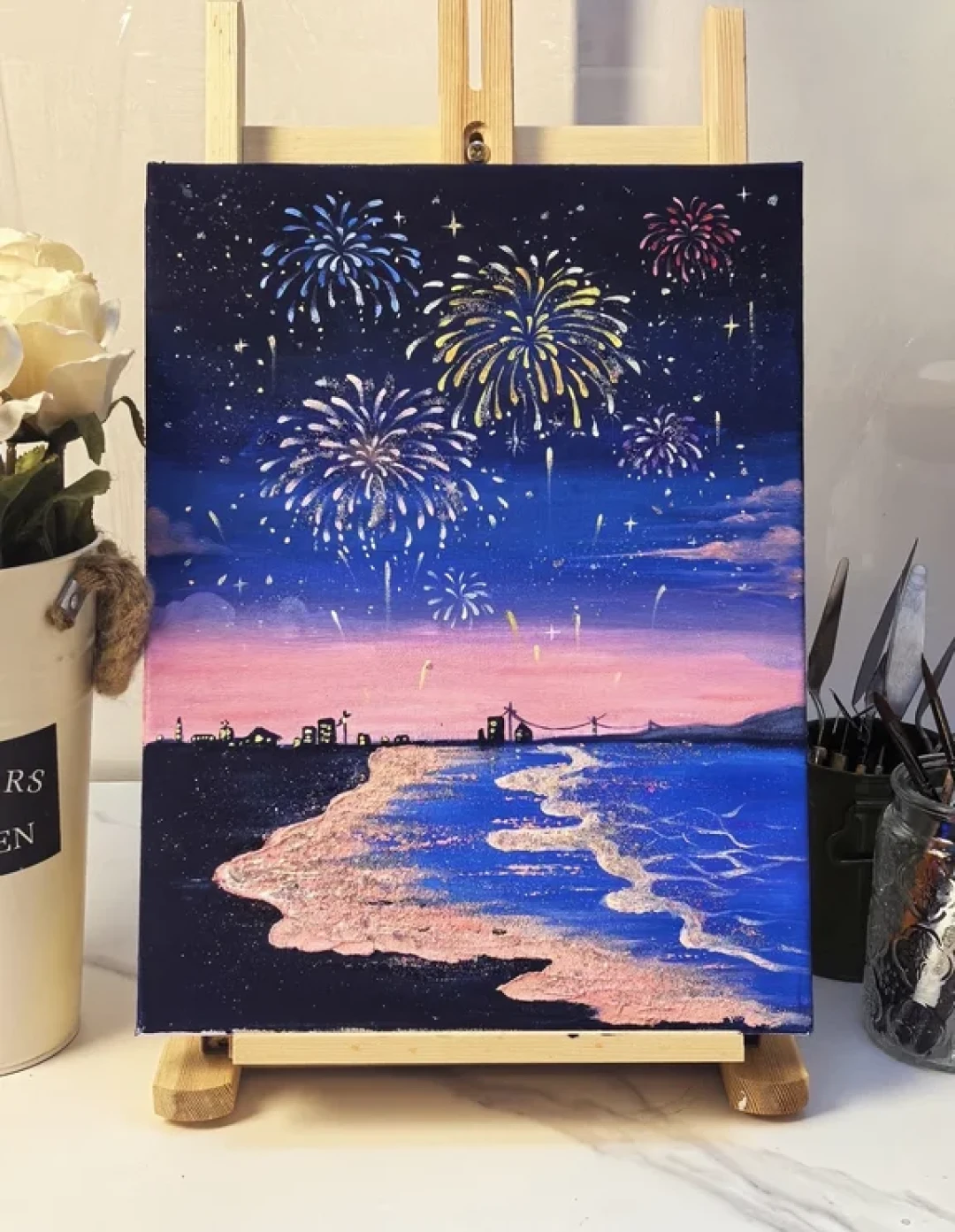 “谁懂啊!把‘夏夜烟花大会’画成了掌心小画🎆