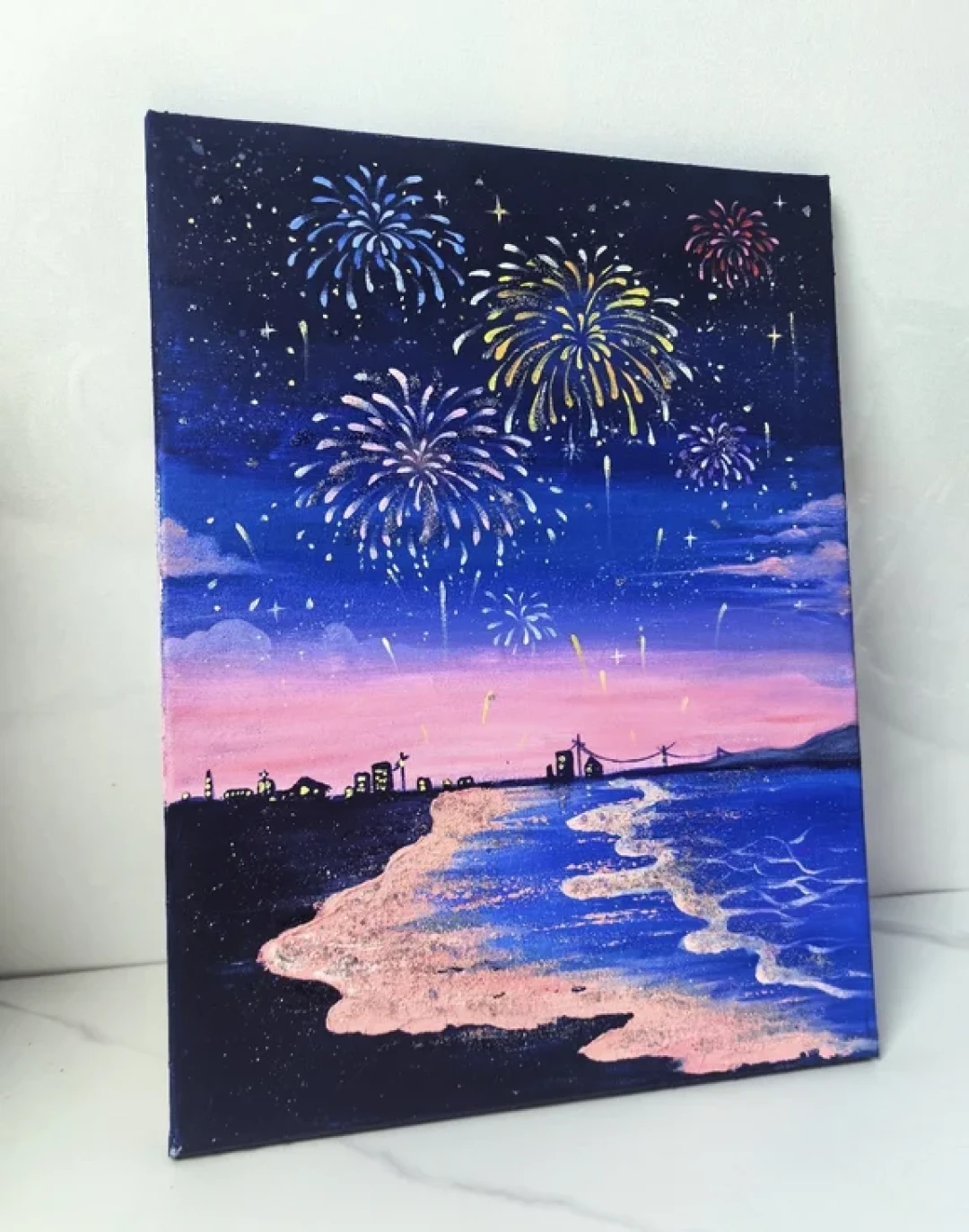 “谁懂啊!把‘夏夜烟花大会’画成了掌心小画🎆