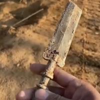 湖北工地挖出战国青铜剑，上交博物馆奖励200元