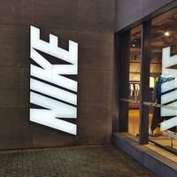 国内知名度只有Nike一半！李宁，就这？